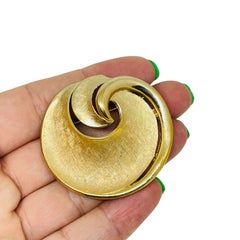 TRIFARI crown signed vintage gold tone swirl leaf designer brooch