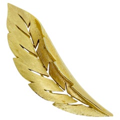 TRIFARI crown signed vintage gold tone leaf designer brooch