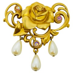 Broche de diseño de AVON, estilo vintage, con perlas de imitación en tono dorado y forma de flor de rosa