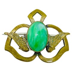 Vintage-Designer-Brosche aus der Tschechoslowakei mit goldfarbenem, grünem Glas-Jade-Cabochon
