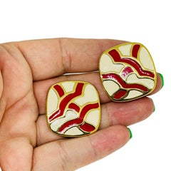 MONET – signierte Vintage-Ohrringe aus Gold mit rotem Emaille-Einsatz und geometrischem Design