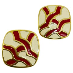 MONET – signierte Vintage-Ohrringe aus Gold mit rotem Emaille-Einsatz und geometrischem Design