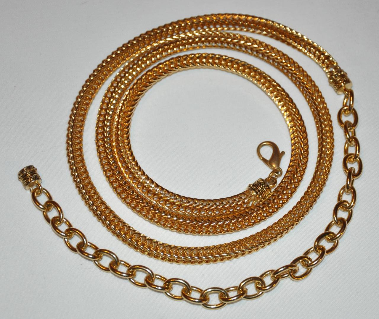 Cintura a catena "serpente" con hardware dorato e spesso