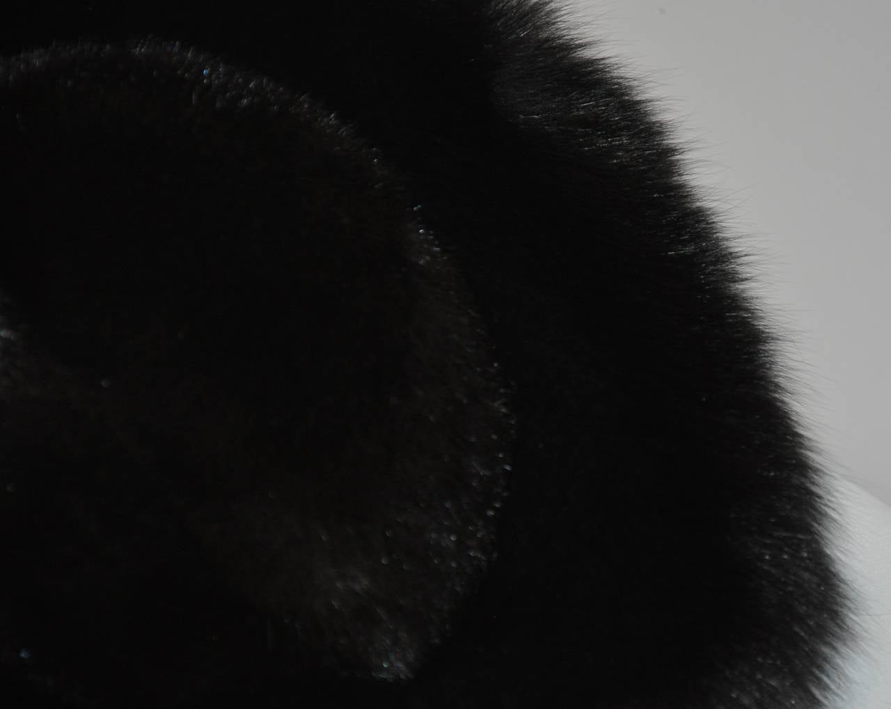 Henig Furs wonderfully elegant wide brim natural ranch black fox fur hat measures 25" in circumference. The outer brim measures 47" in circumference, height is 6".
   Origin of natural ranch fox is from Canada/Finland.