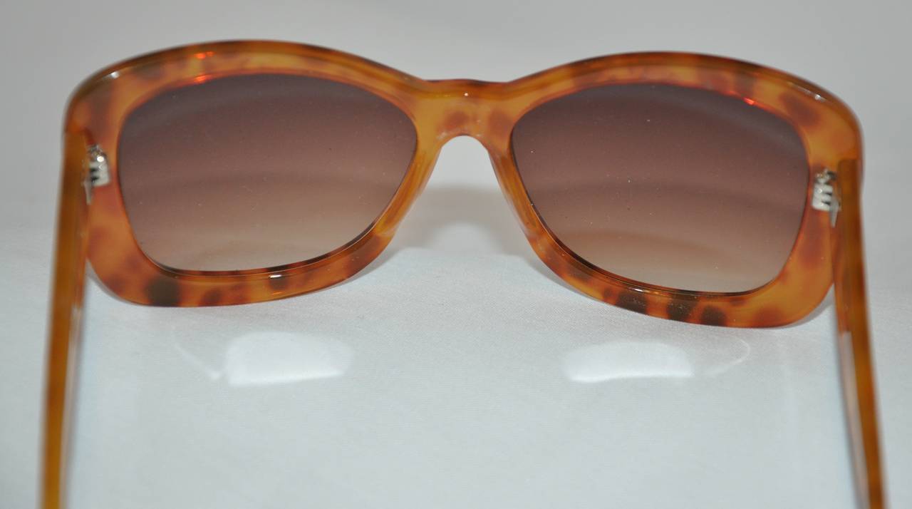 Brown Rare Halston Large Tortoise Print Lucite Sunglasses