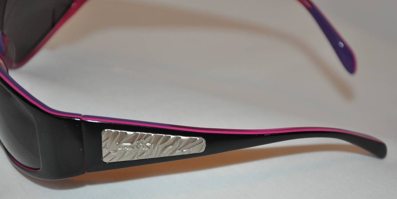 Lanvin Schwarze Sonnenbrille mit Innenseite aus Lucite in Fuchsia & Lila im Zustand „Gut“ im Angebot in New York, NY
