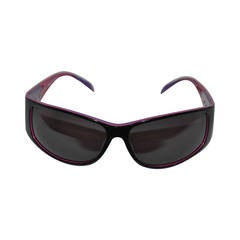 Lanvin Schwarze Sonnenbrille mit Innenseite aus Lucite in Fuchsia & Lila