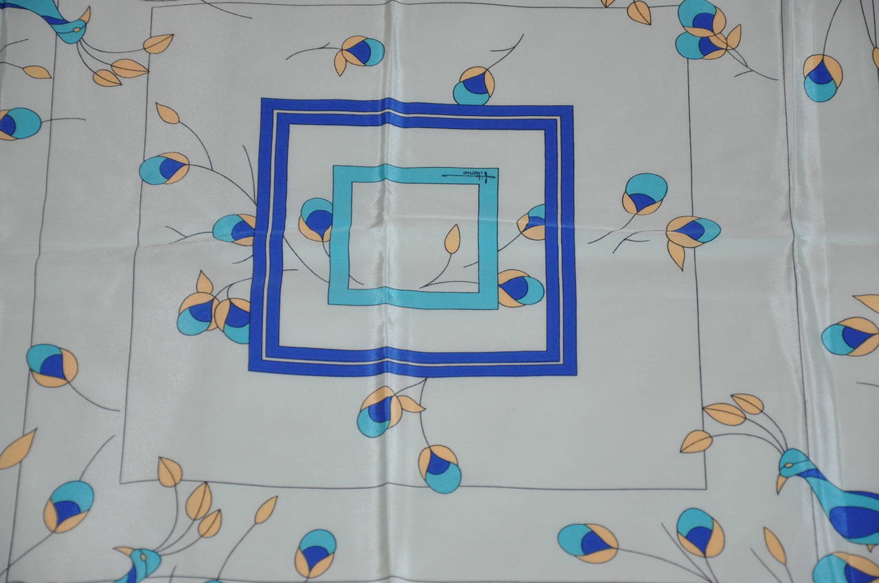 Pañuelo de seda enrollada a mano 