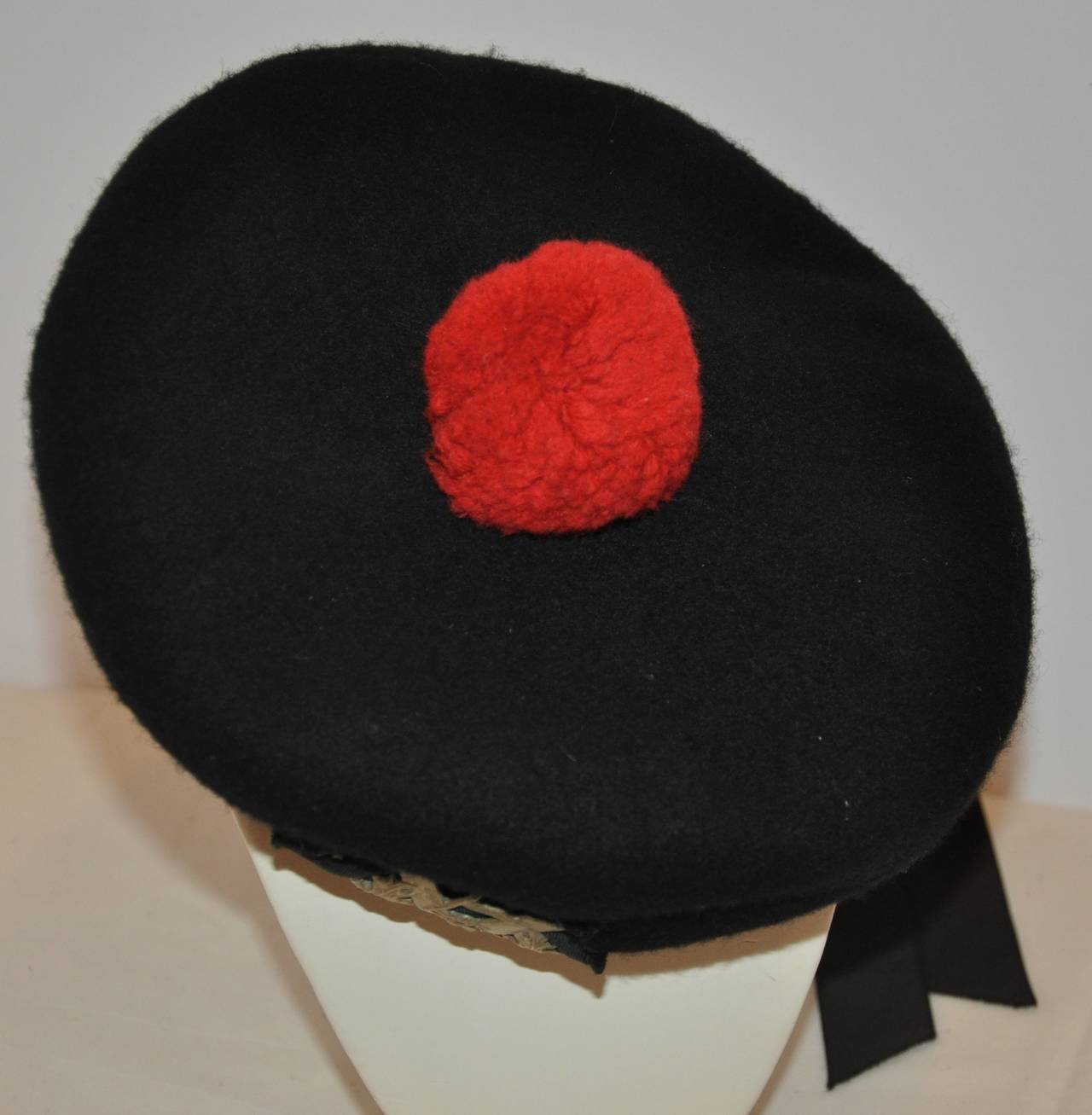scottish beret with pom pom