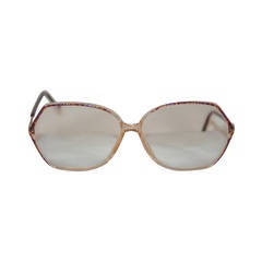 Silueta "Remolinos de morado" y Gafas de Lucite transparentes