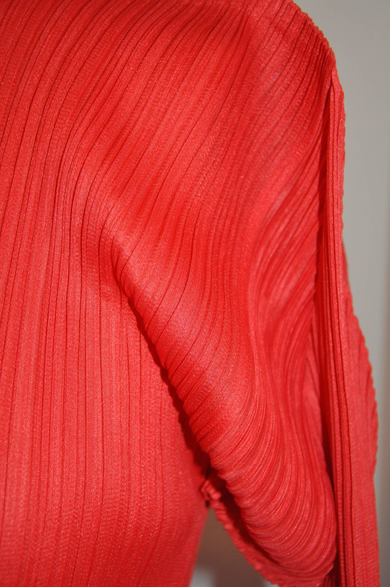 Issey Miyake bold red signature pleated crew-neck top measures 25 5/8