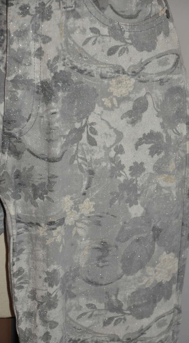 Roberto Cavalli wonderful floral print with shades of grays combined with pale grays is accented with specks of glitter. Five pockets with a 28
