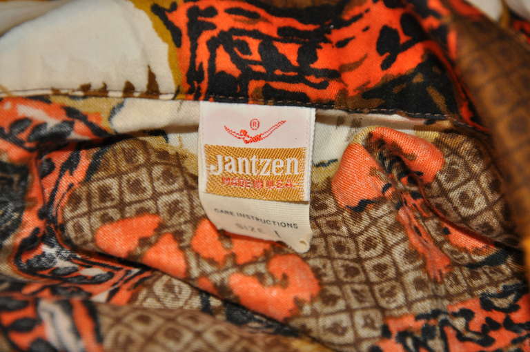 Jantzen's men's Hawaiian print shirt has a single breast pocket in front. There are two side slits measuring 5 1/2
