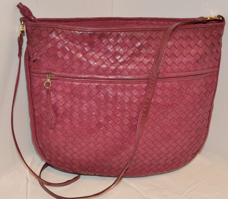 Bottega Veneta classic woven lambskin leather in fuchsia measures 13