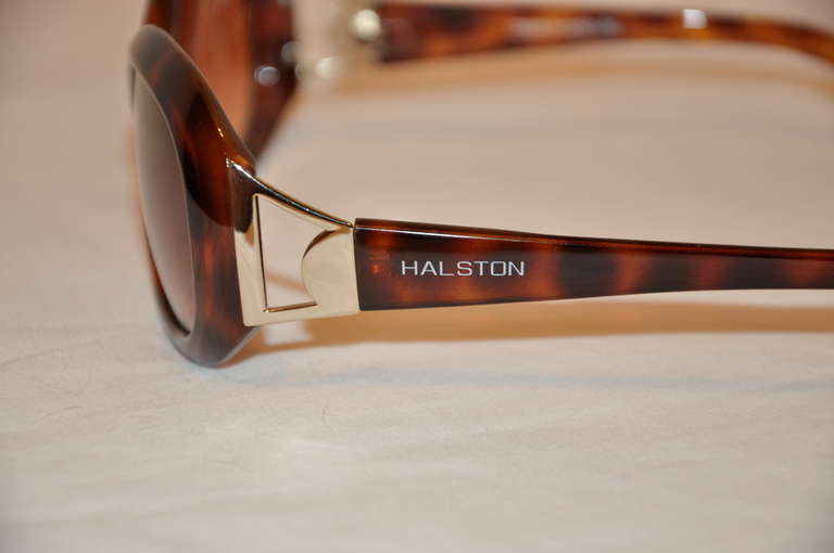 Halston tortoise shell sunglasses measures 2