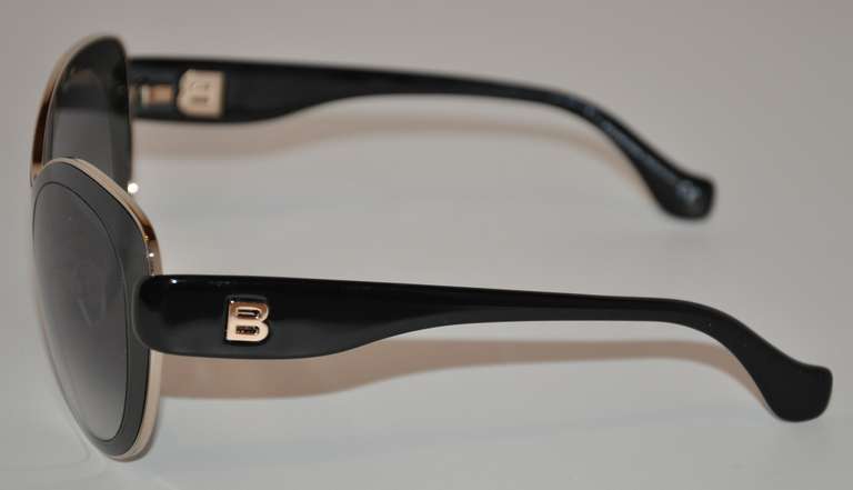 Balenciaga „Limited Edition“ Sonnenbrille mit goldenen Rahmenkanten und Akzenten (Grau) im Angebot