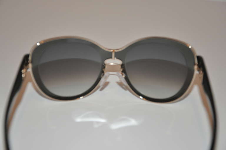 Balenciaga „Limited Edition“ Sonnenbrille mit goldenen Rahmenkanten und Akzenten im Angebot 2