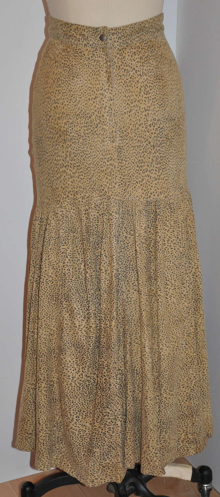 Michael Hoban for North Beach Leather 2-tier chamois leopard print leather skirt measures 26
