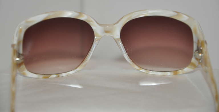 Oscar de la Renta Cream & Mother-of-Pearl Interior Sunglasses 1