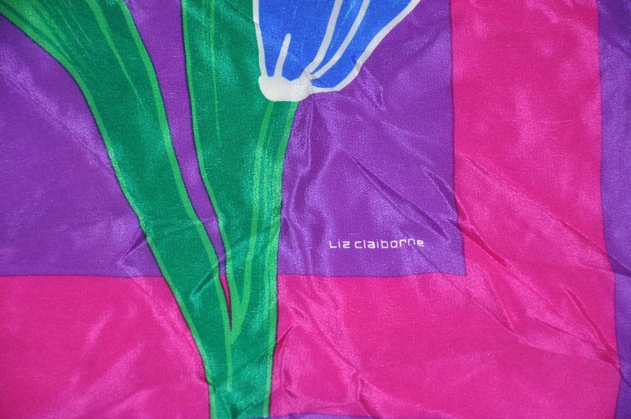 L'écharpe en soie à grand imprimé floral multicolore de Liz Claiborne mesure 30