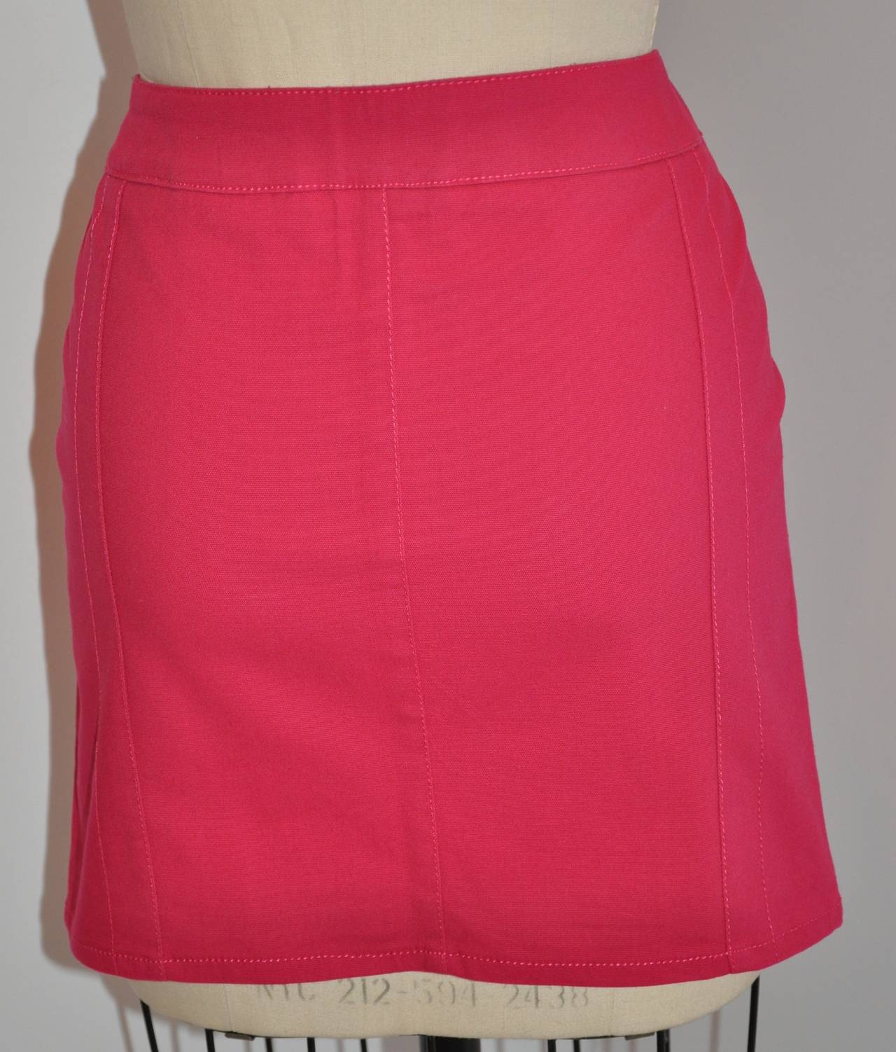 Gianni Versace bold fuchsia stretch mini skirt is wonderfully detailed with two buckles along with a front zipper which measures 5