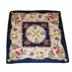 Sciarpa in seta con bordi blu e fiori multicolore