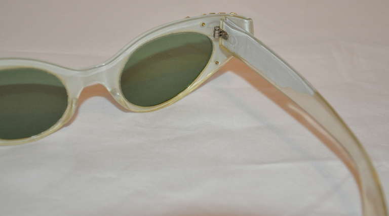 Mother-Of-Pearl Lucite Cat's Eyes Sunglasses With Gold and Rhinestones In Excellent Condition In New York, NY