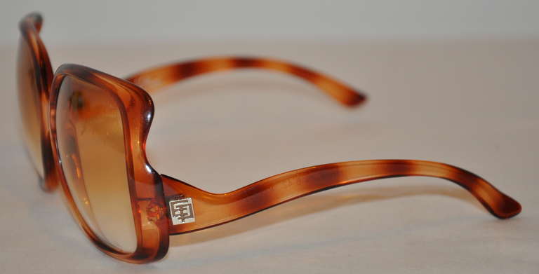 These wicked Emilo Pucci square-frame sunglasses measures 2 1/2