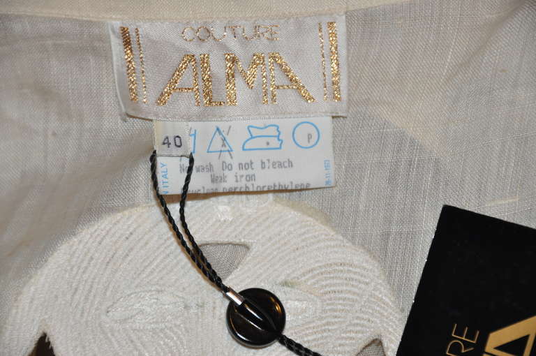 Alma « Couture » - Veste ouverte crème brodée à la main en flanelle et soie en vente 1
