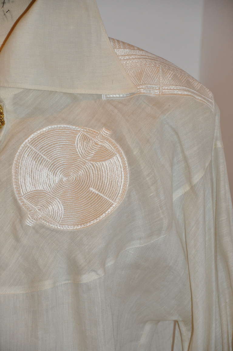Alma « Couture » - Veste ouverte crème brodée à la main en flanelle et soie en vente 2