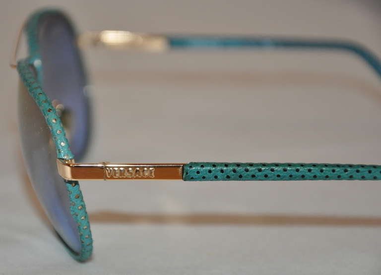 Verspiegelte Sonnenbrille von Versace mit Goldbeschlägen und Schildpatt-Details (Grau) im Angebot