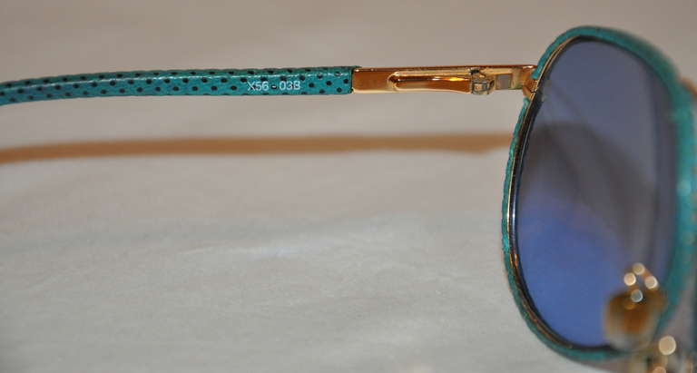 Versace - Lunettes de soleil miroir avec quincaillerie dorée et détails en écaille Unisexe en vente