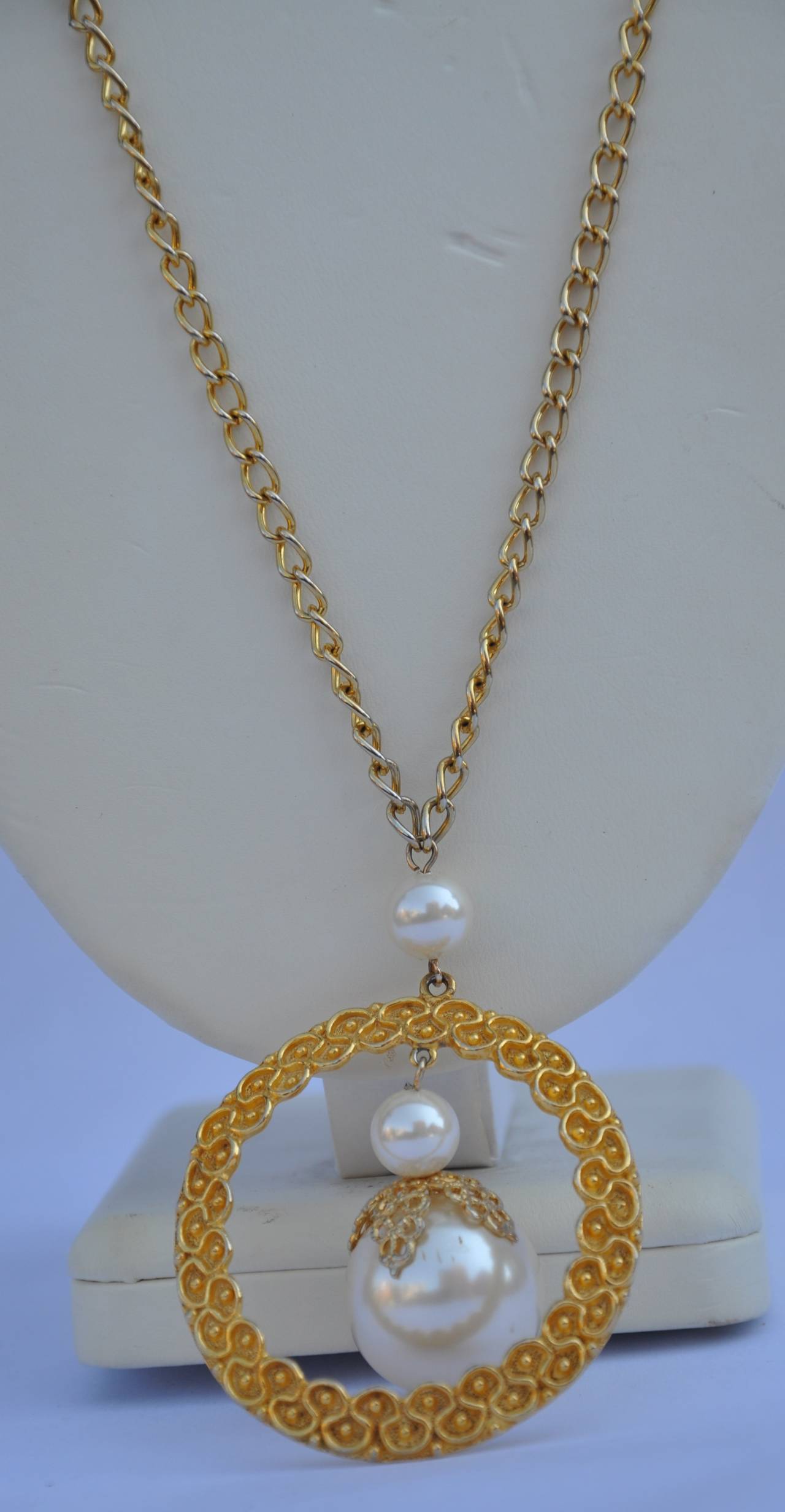 Large Circular Pendant with Large Center Pearl Necklace In Good Condition For Sale In New York, NY