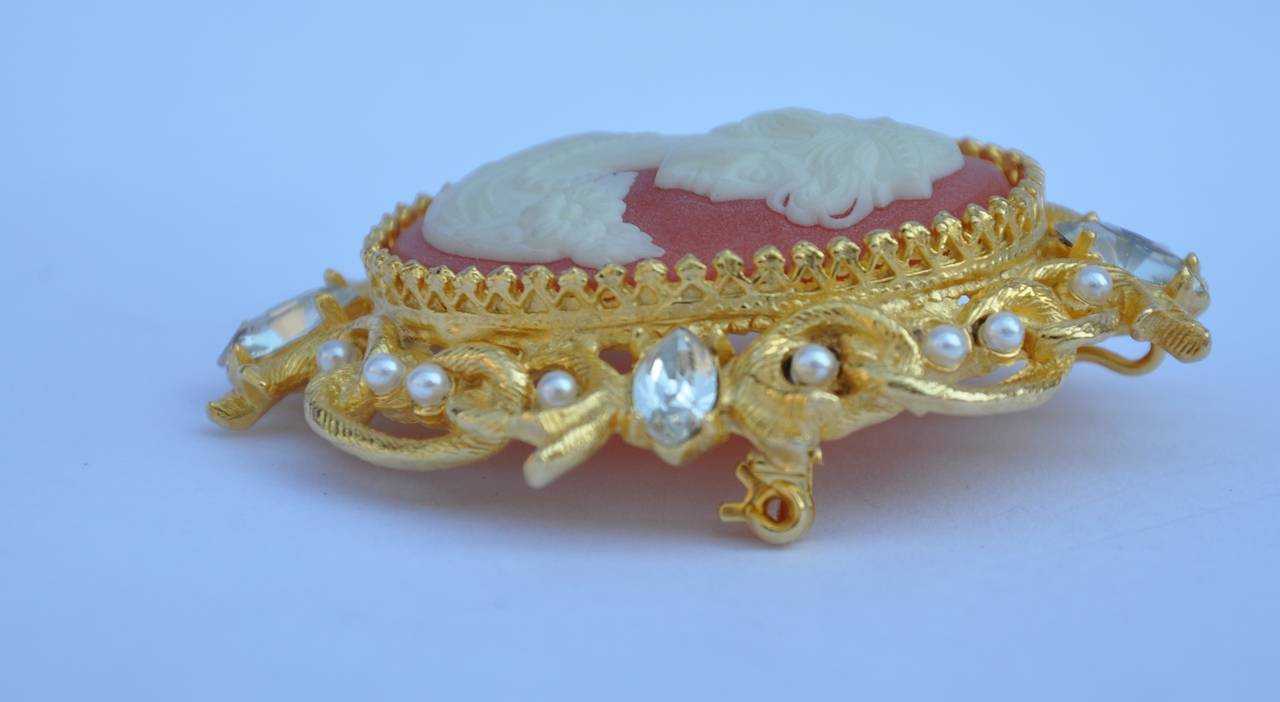 avon cameo brooch