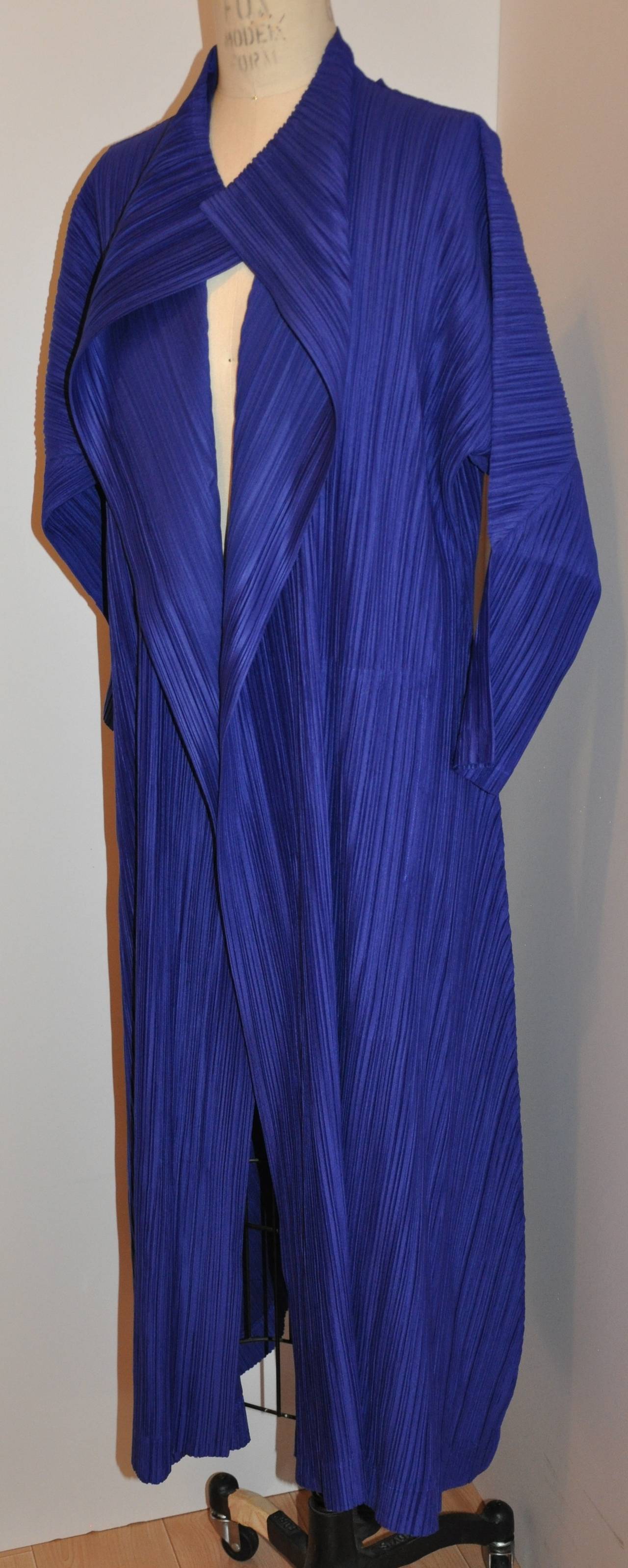 Issey Miyake signature pleated medium-weight blue-lapis open coat measures 48