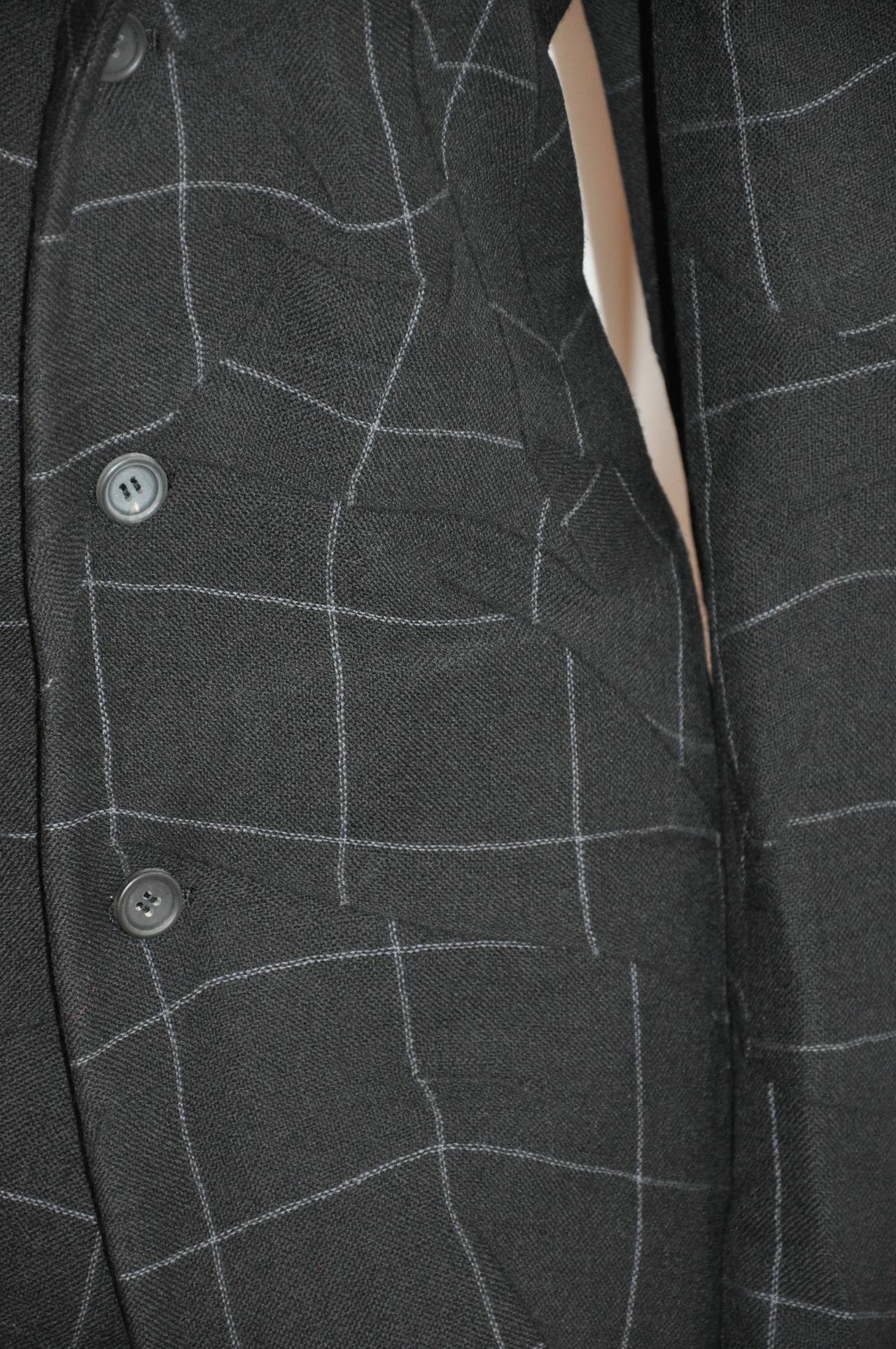 Issey - Laine noire à carreaux déconstruite pour homme  Veste/veste à capuche en vente 2