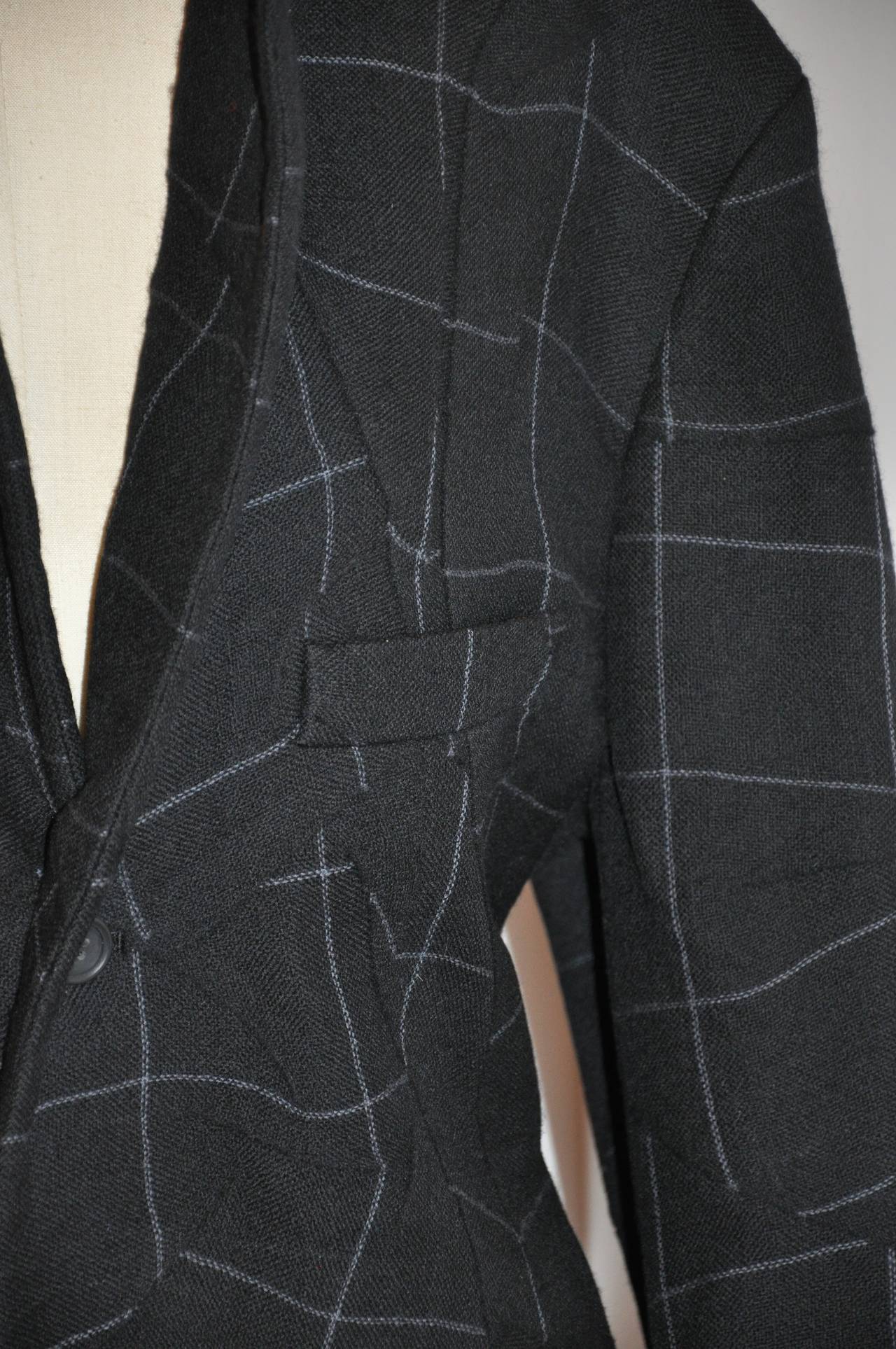 Issey - Laine noire à carreaux déconstruite pour homme  Veste/veste à capuche en vente 3