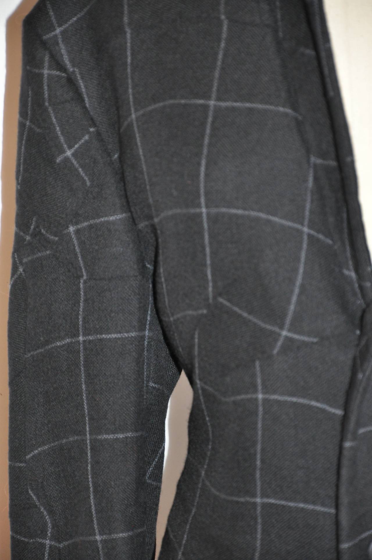 Issey - Laine noire à carreaux déconstruite pour homme  Veste/veste à capuche en vente 4