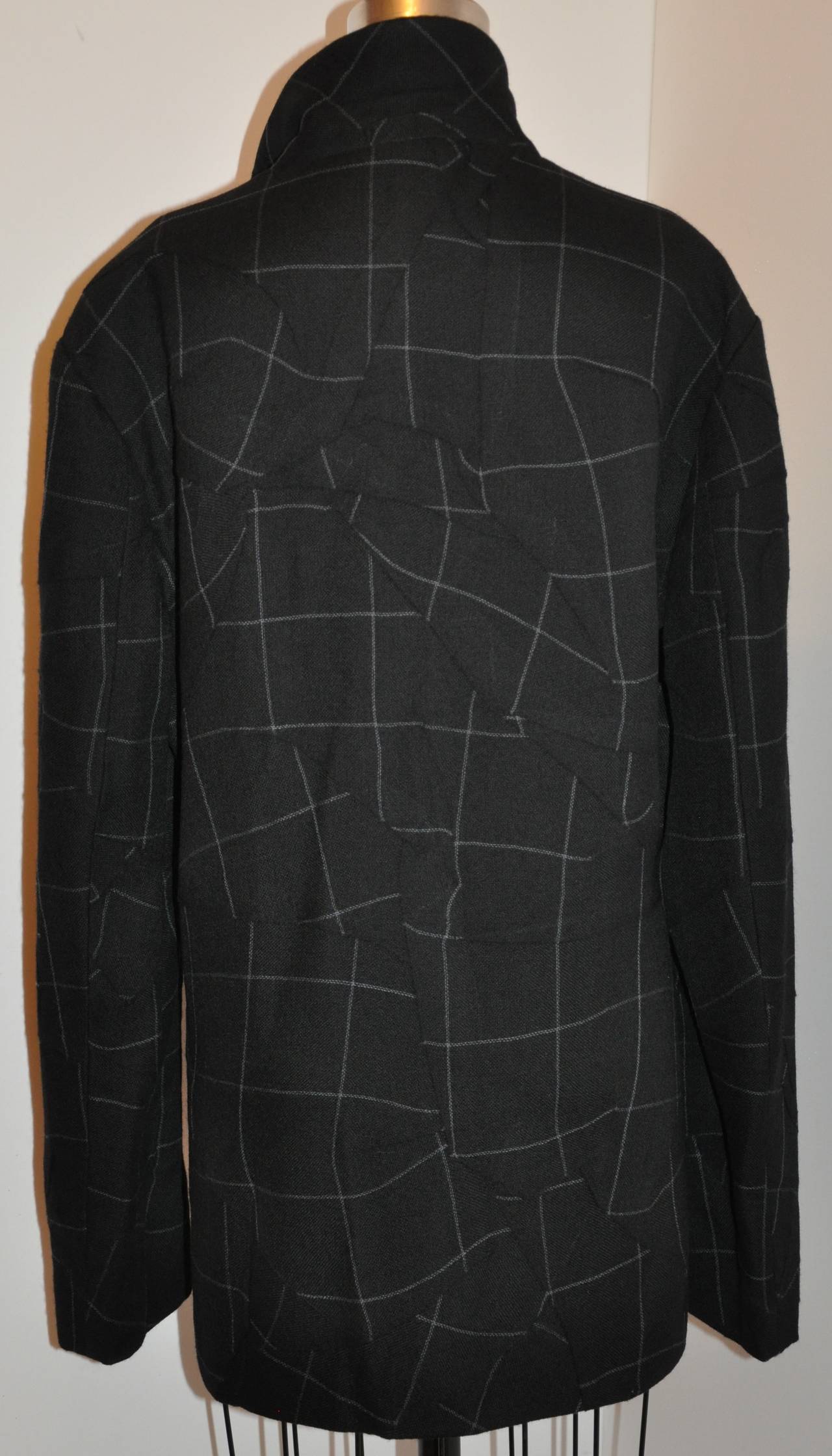 Noir Issey - Laine noire à carreaux déconstruite pour homme  Veste/veste à capuche en vente