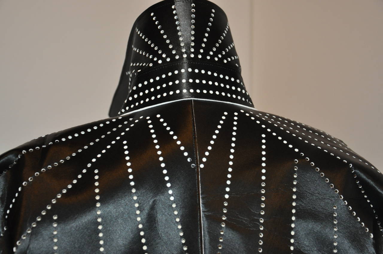 Issey Miyake - Giacca svasata con stencil in blu scuro in vendita 3