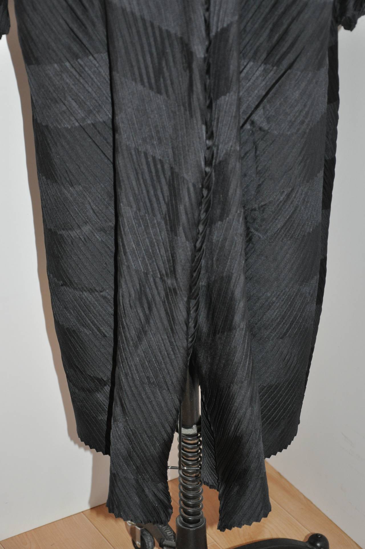 Women's Issey Miyake Signature Pleated Medium-Weight Black Multi-directional Coat