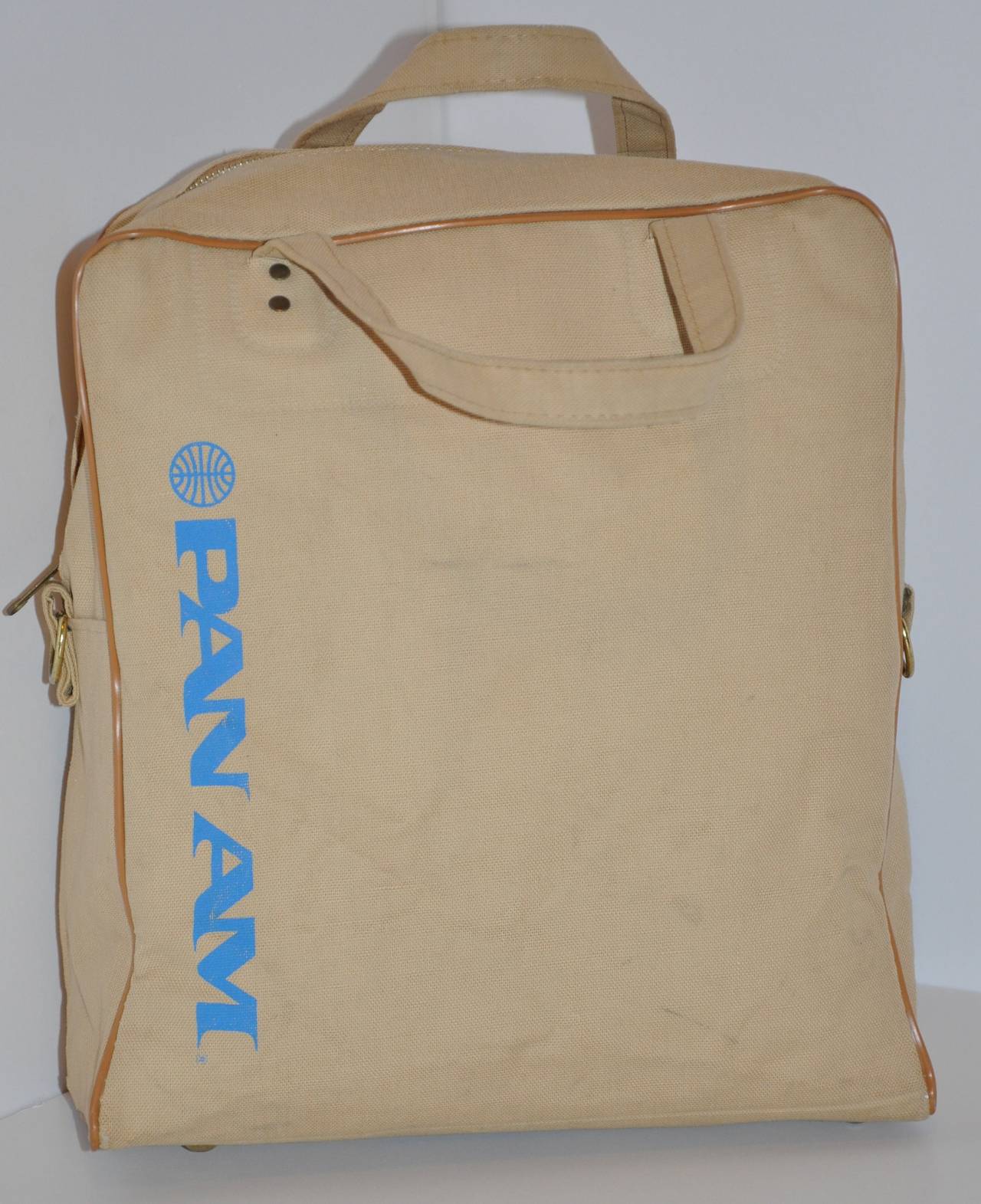 Time to travel with this wonderful rare vintage Pan Am commercial beige travel tote with attachable shoulder straps which measures 36 1/2