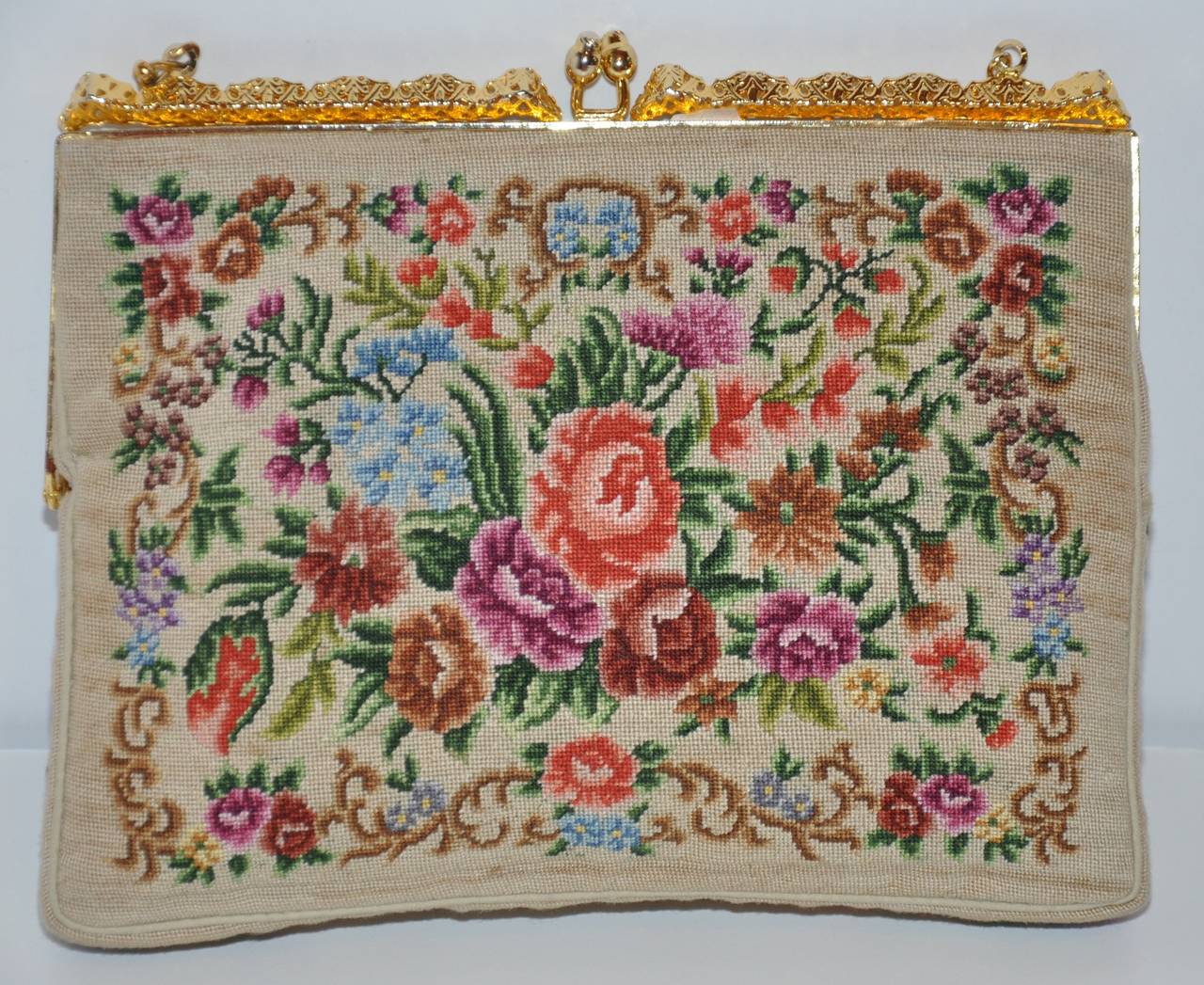         Delill wonderfully detailed multi-color micro floral needlework is simply wonderful and colorful. The handbag is combined with gold hardware in the framework as well as the top and also the handbag chain.
     The length measures 8