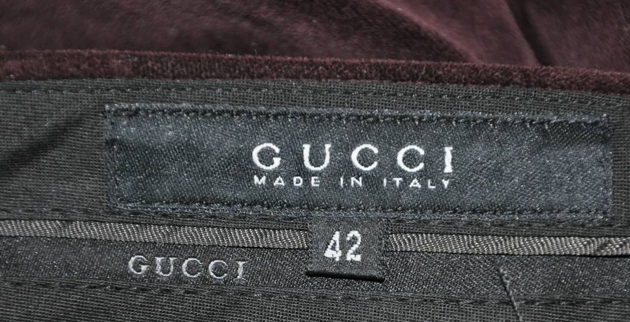 Gucci Tief pflaumenfarbene gebürstete Velourshose (Schwarz) im Angebot