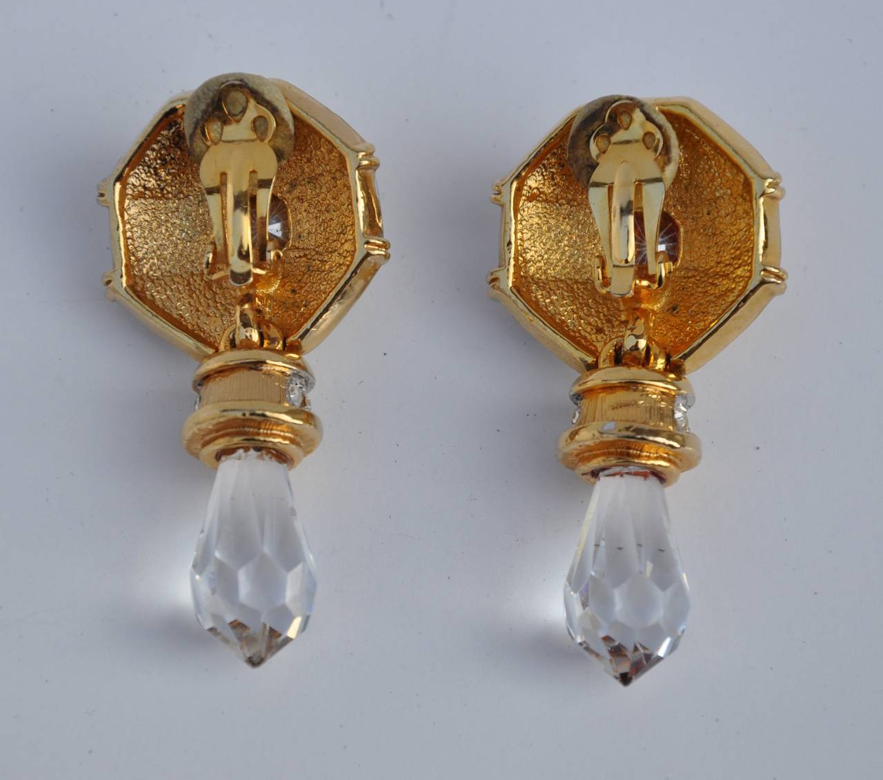 Stunning Drop Multi-Rhinestone Clip-On Earrings In Good Condition For Sale In New York, NY