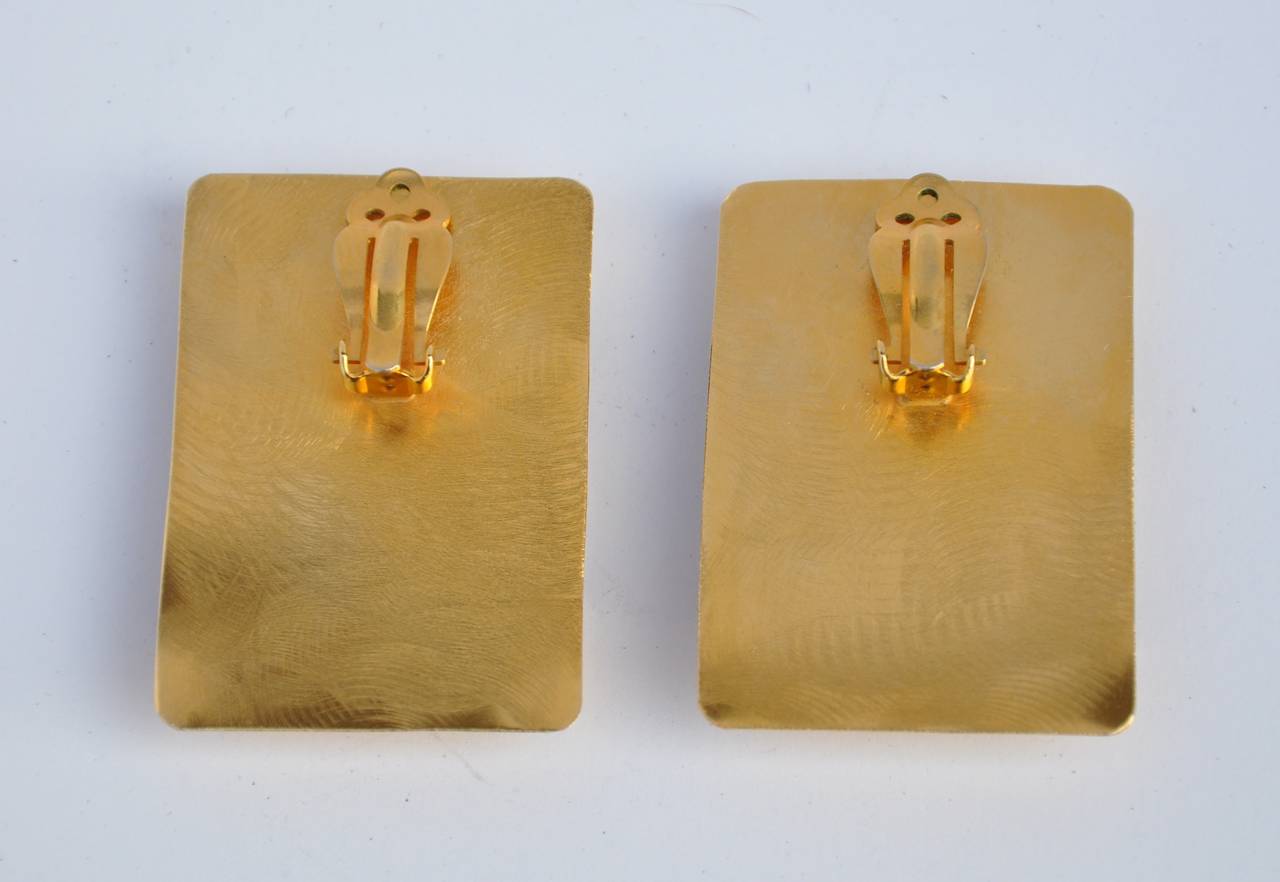 These wonderful brushed gold vermeil rectangle ear clips measures 2" in height, 1 3/8" in width and 3/8" in depth.