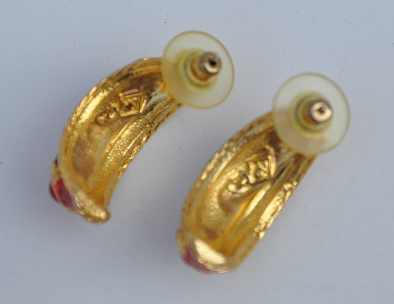 These wonderfully elegant gilded gold vermeil finish earrings is accented with enamel and 