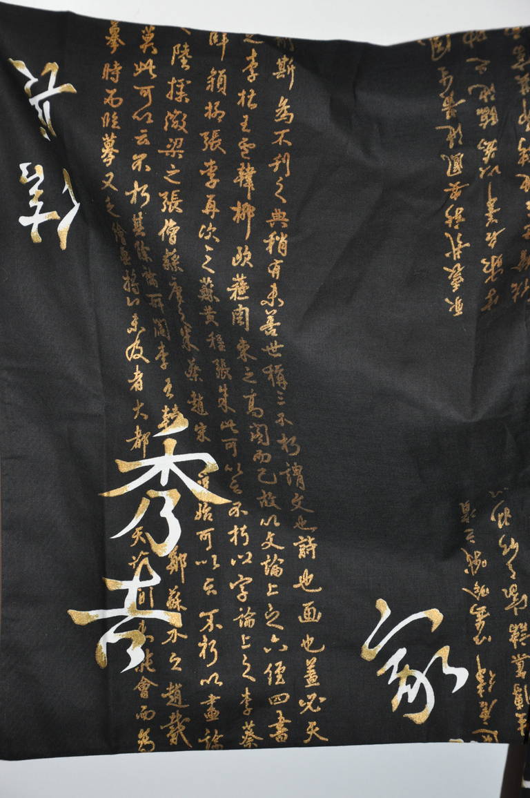 Japanischer Kimono aus schwarzer Baumwolle mit asiatischen Schriften im Zustand „Hervorragend“ im Angebot in New York, NY