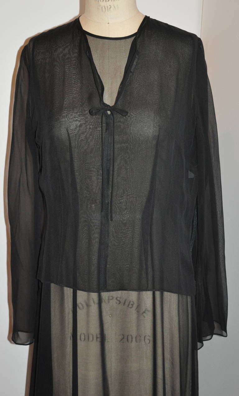 Morgan Le Fay Zweiteiliges schwarzes Chiffon-Maxikleid mit Bluse aus Chiffon (Schwarz) im Angebot