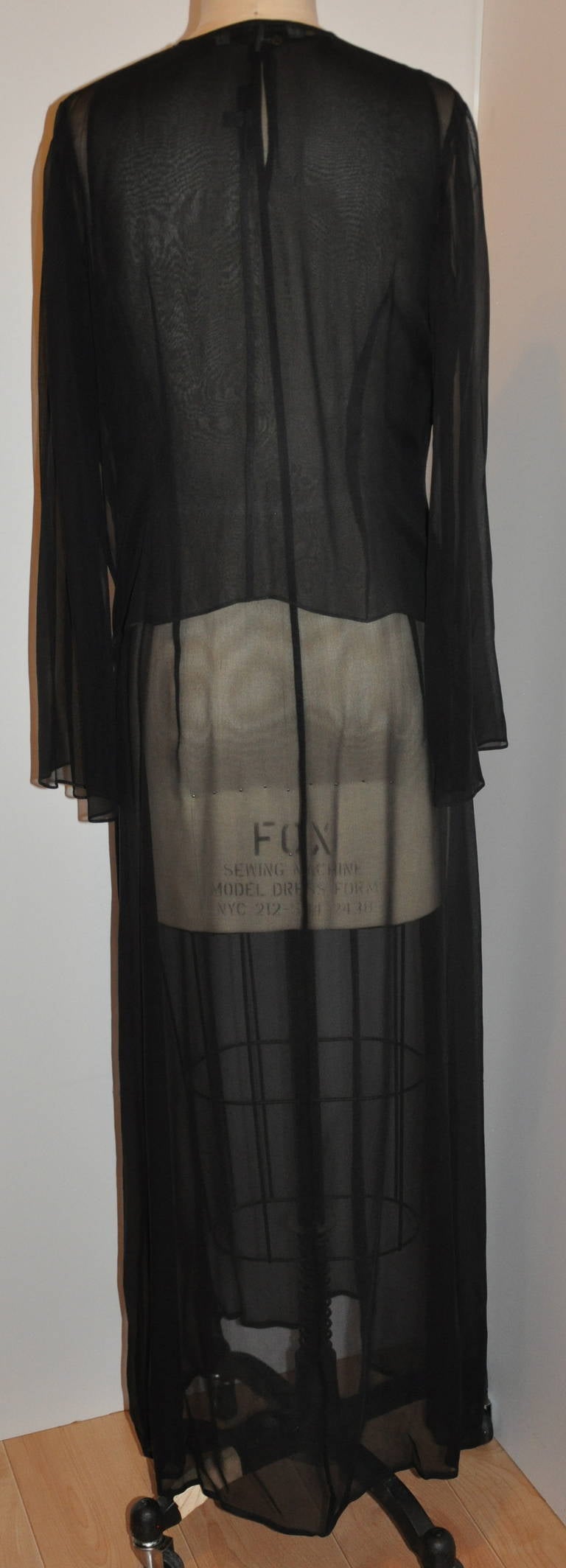 Morgan Le Fay Zweiteiliges schwarzes Chiffon-Maxikleid mit Bluse aus Chiffon im Zustand „Hervorragend“ im Angebot in New York, NY